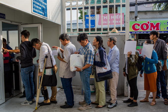 Người Sài Gòn rồng rắn xếp hàng làm thủ tục nhà đất